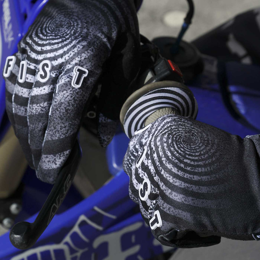 FIST SPIRALING GRIP DONUT